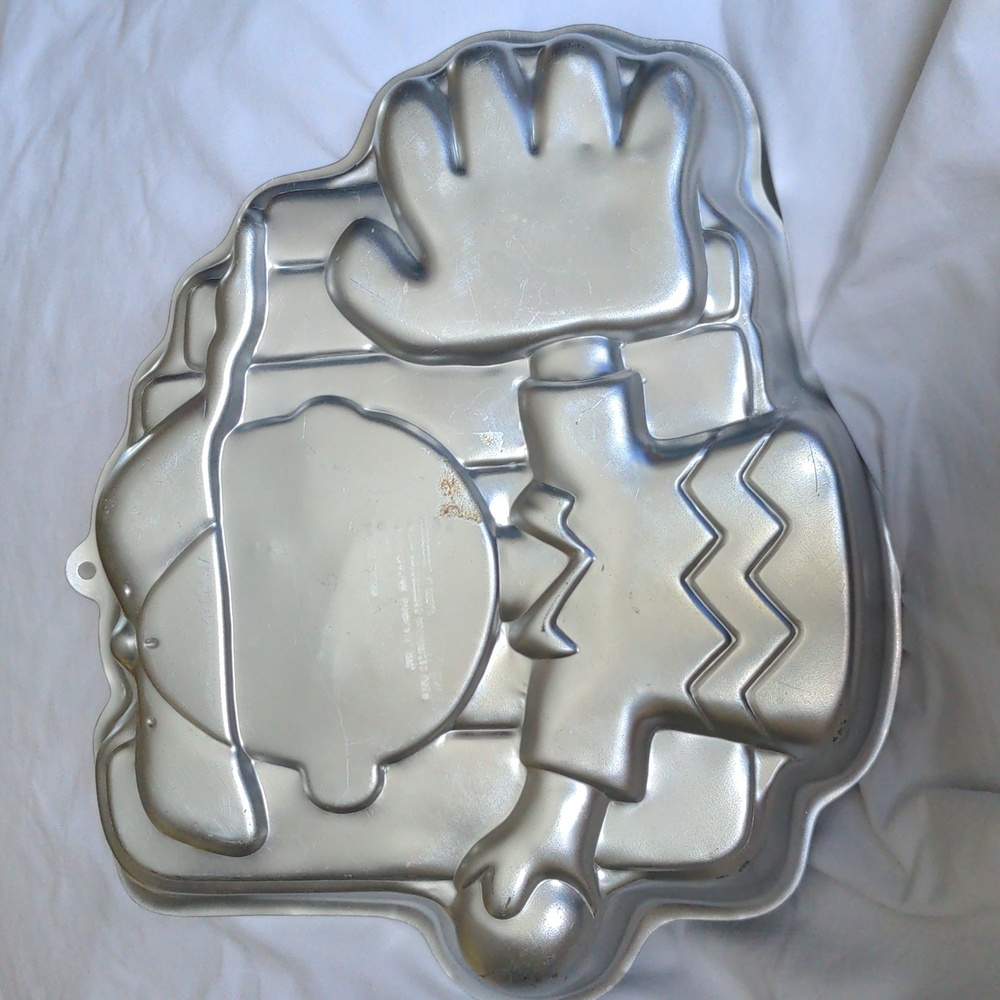 Wilton Peanut Charlie Brown Cake Pan (1950 copyright)